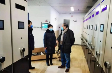 北京市档案学会秘书长王兰顺到东城区档案馆新馆进行调研