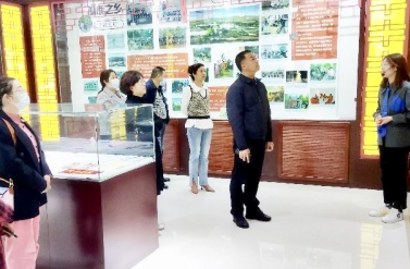 国际档案日丨根河市档案史志馆开展“走进档案馆，读红色书籍里的故事”活动