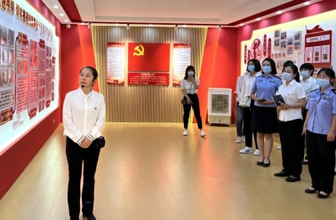 巴林右旗党建工作“示范点”观摩团深入档案史志馆观摩指导党建工作